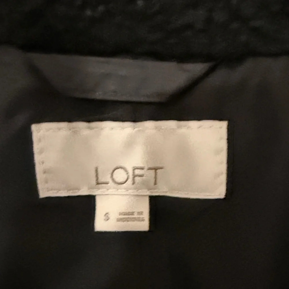 LOFT Black Quilted Puffer Jacket - Picture 2 of 6